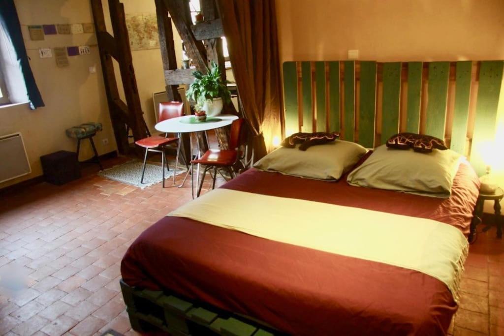 Cosy Apartment By The Magical Marais De Bourges Exterior foto